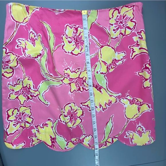 Lilly Pulitzer Lynnie in Hotty Pink Day Lilly Vibrant Floral Scalloped Skirt - Picture 11 of 13
